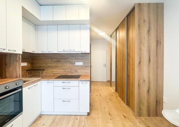 Prenájom | Moderná garsónka so zariadením a balkónom, KNM