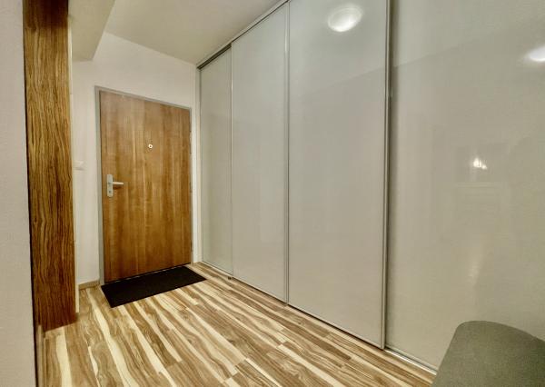 Priestranný 2i byt s parkovaním na prenájom – Kadnárova