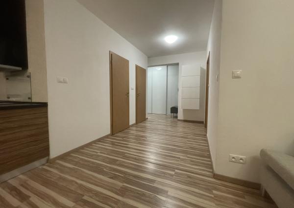 Priestranný 2i byt s parkovaním na prenájom – Kadnárova