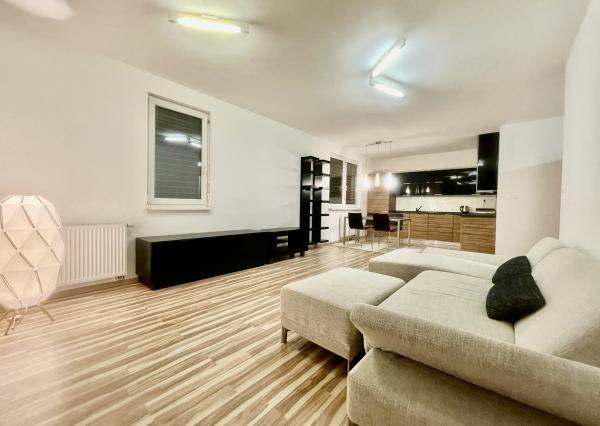 Priestranný 2i byt s parkovaním na prenájom – Kadnárova