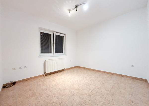 Prenájom | 2-izbovy byt s parkovaním, KNM