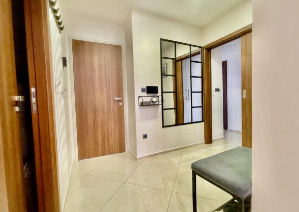 Prémiový 2-izbový byt na 2. poschodí s balkónom v centre BA