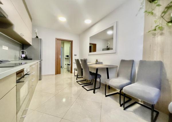 Prémiový 2-izbový byt na 2. poschodí s balkónom v centre BA