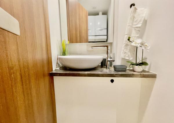 Prémiový 2-izbový byt na 2. poschodí s balkónom v centre BA