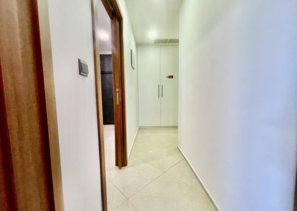 Prémiový 2-izbový byt na 2. poschodí s balkónom v centre BA