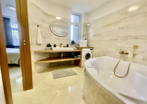 Prémiový 2-izbový byt na 2. poschodí s balkónom v centre BA