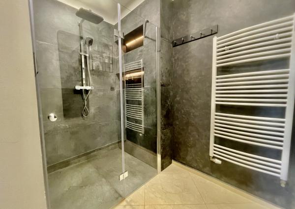 Prémiový 2-izbový byt na 2. poschodí s balkónom v centre BA