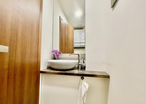 Prémiový 2-izbový byt na 3. poschodí s balkónom v centre BA