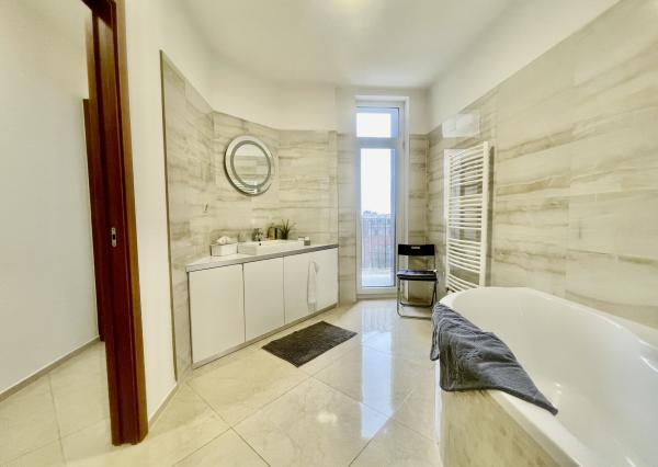 Prémiový 2-izbový byt na 3. poschodí s balkónom v centre BA