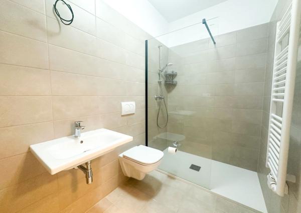 Prenájom | Moderná garsónka so zariadením a balkónom, KNM