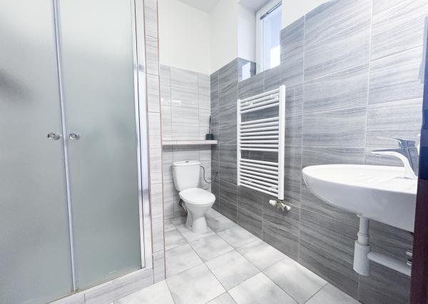 Prenájom | 2-izbovy byt s parkovaním, KNM