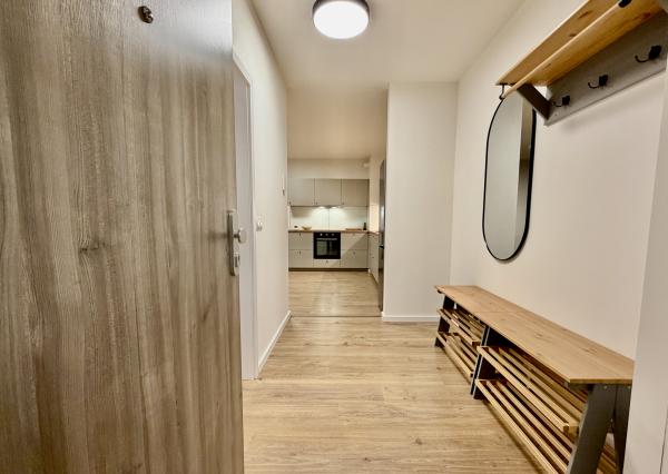 Prenájom 2-izbový byt s loggiou a garážou – Biely kríž