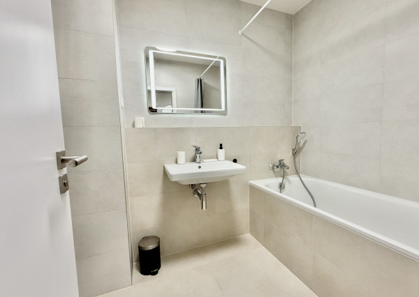 Prenájom 2-izbový byt s loggiou a garážou – Biely kríž