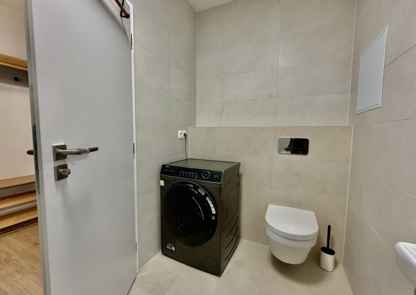 Prenájom 2-izbový byt s loggiou a garážou – Biely kríž