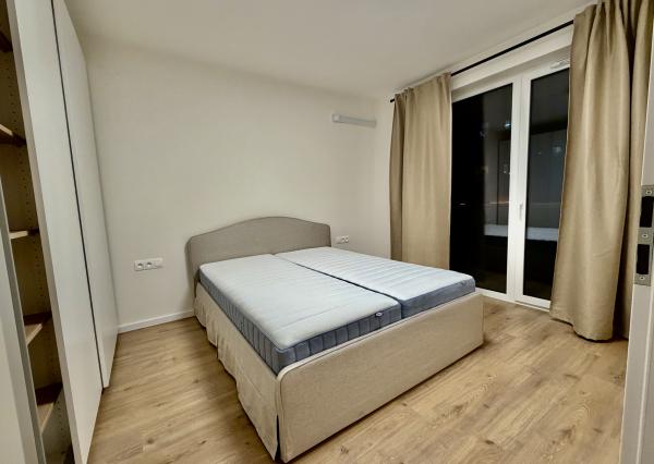 Prenájom 2-izbový byt s loggiou a garážou – Biely kríž