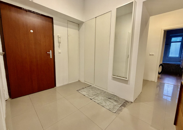 Prenájom 3-izbový byt s balkónom a výťahom – centrum BA