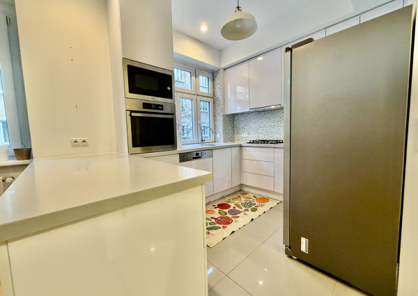 Prenájom 3-izbový byt s balkónom a výťahom – centrum BA