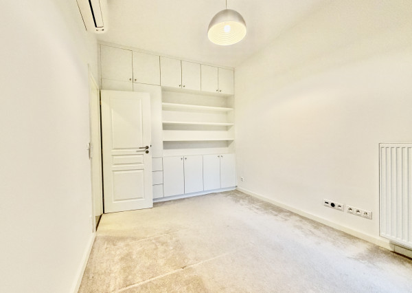 Prenájom 3-izbový byt s balkónom a výťahom – centrum BA