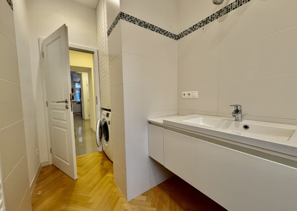 Prenájom 3-izbový byt s balkónom a výťahom – centrum BA