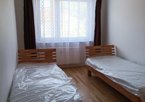 PRENÁJOM 3i, 77 m2 byt s logiou, Líščie Nivy, Ružinov.