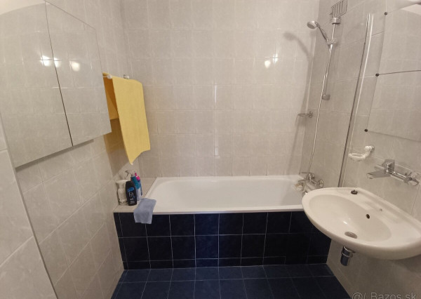 PRENÁJOM 3i, 77 m2 byt s logiou, Líščie Nivy, Ružinov.