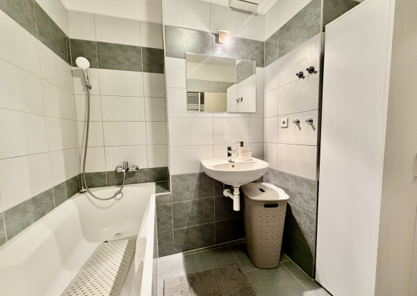 Prenájom 2 izbový byt s veľkým balkónom – Karlova Ves