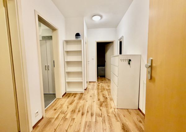 Prenájom 2 izbový byt s veľkým balkónom – Karlova Ves