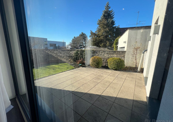 Prenájom 2i, 68 m2 byt na Kramároch s terasou a parkovaním.