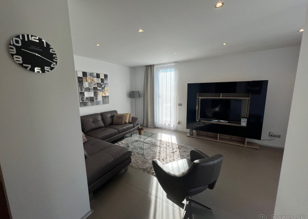 Prenájom 2i, 68 m2 byt na Kramároch s terasou a parkovaním.