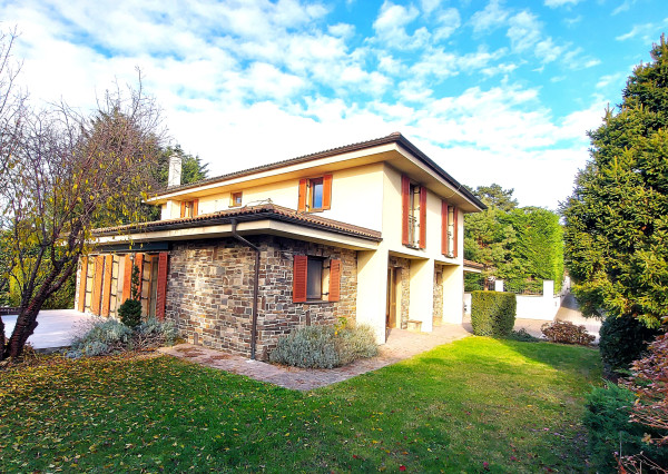 5i RD, UP 222 m2, pozemok 700 m2, Karpatská ul., Stupava.