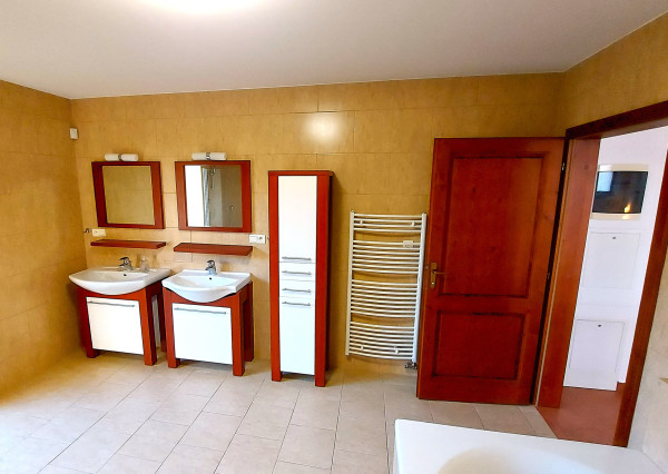 5i RD, UP 222 m2, pozemok 700 m2, Karpatská ul., Stupava.