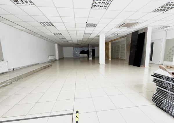 Prenájom obchodných priestorov 250 m² – centrum Trnavy