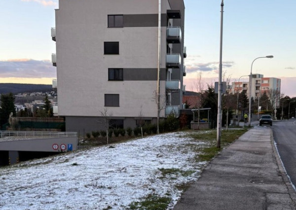 PREDAJ – gárážové miesto v rezidenčnom areáli, Drotárska cesta, Staré Mesto.