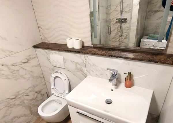 PRENÁJOM – Moderný 2i, byt, kompletne zariadený, Moskovská ul., BA.