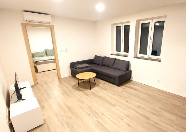 PRENÁJOM – Moderný 2i, byt, kompletne zariadený, Moskovská ul., BA.