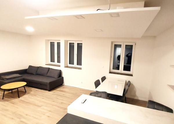 PRENÁJOM – Moderný 2i, byt, kompletne zariadený, Moskovská ul., BA.