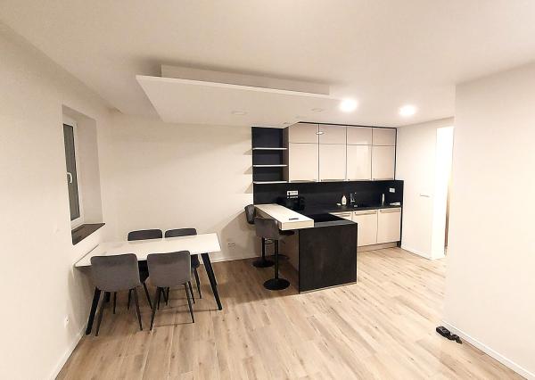 PRENÁJOM – Moderný 2i, byt, kompletne zariadený, Moskovská ul., BA.