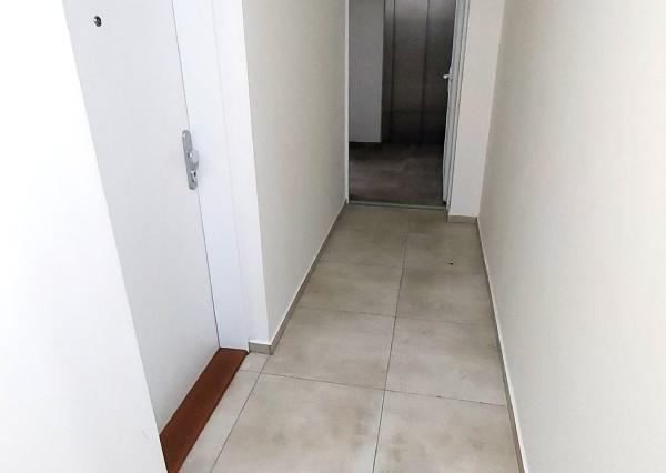 PRENÁJOM – Moderný 2i, byt, kompletne zariadený, Moskovská ul., BA.