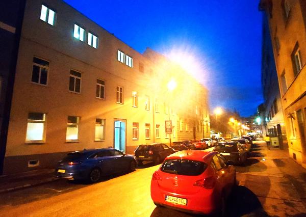 PRENÁJOM – Moderný 2i, byt, kompletne zariadený, Moskovská ul., BA.