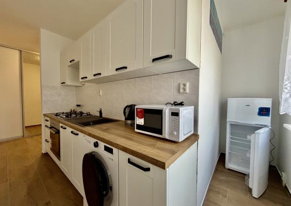 Priestranný 2i byt (56 m²) na prízemí v tichom Ružinove