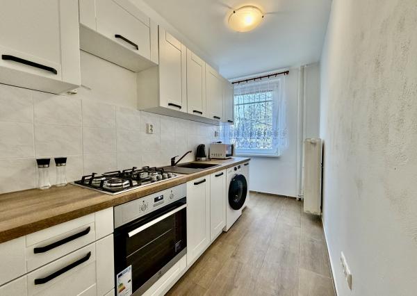 Priestranný 2i byt (56 m²) na prízemí v tichom Ružinove