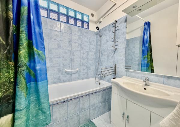 Priestranný 2i byt (56 m²) na prízemí v tichom Ružinove