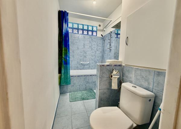 Priestranný 2i byt (56 m²) na prízemí v tichom Ružinove