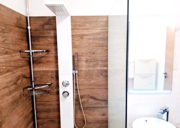 Bungalov, 4i, s krásnou a priestrannou záhradou, ostrov Vir.