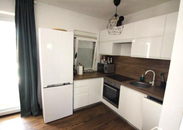 Bungalov, 4i, s krásnou a priestrannou záhradou, ostrov Vir.