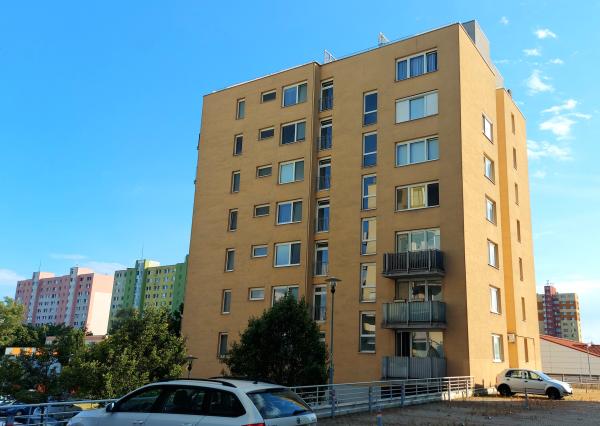 PRENÁJOM – 1i, 38 m2 byt, Vrakuňa, Podzáhradná ul., s logiou.
