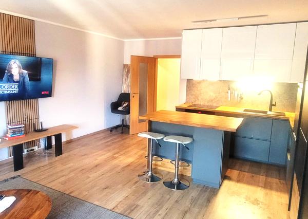 PREDAJ – svetlý 1i apartmán s balkónom, Rezidencia Premiere.
