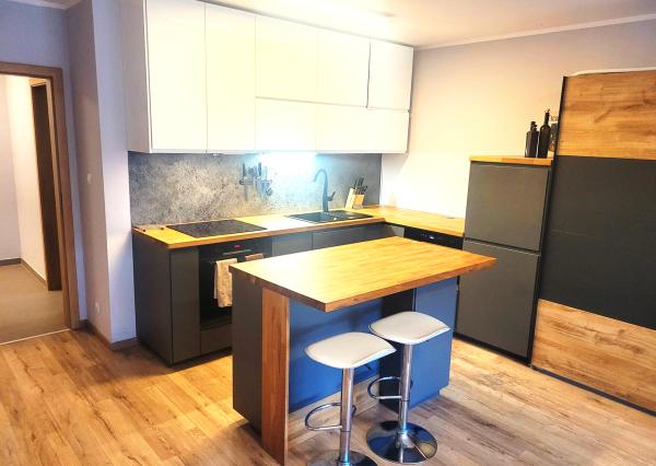 PREDAJ – svetlý 1i apartmán s balkónom, Rezidencia Premiere.