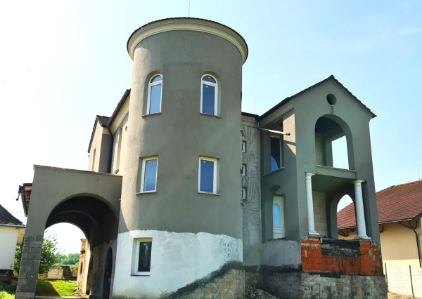 NA PREDAJ - Vila, v obci Moča, okr. Komárno s výhľadom na Dunaj.
