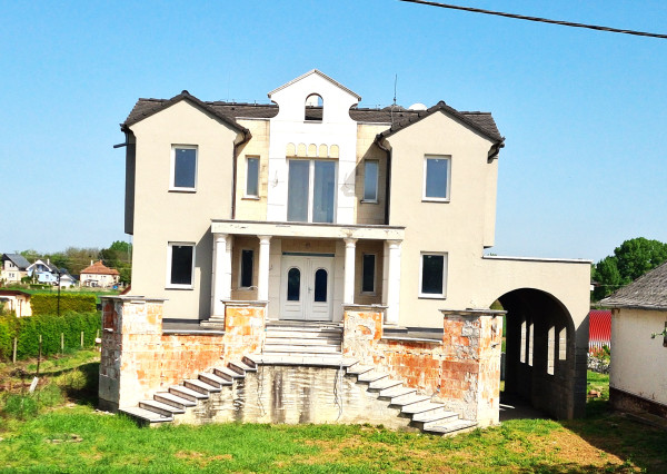 NA PREDAJ - Vila, v obci Moča, okr. Komárno s výhľadom na Dunaj.